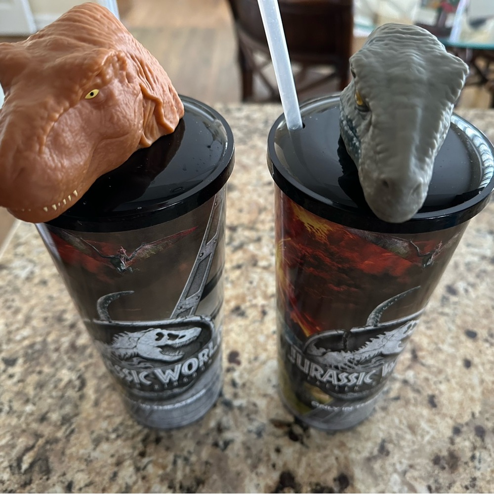 Jurassic World Fallen Kingdom Tumbler Set with Dinosaur Lids - Picture 2 of 3